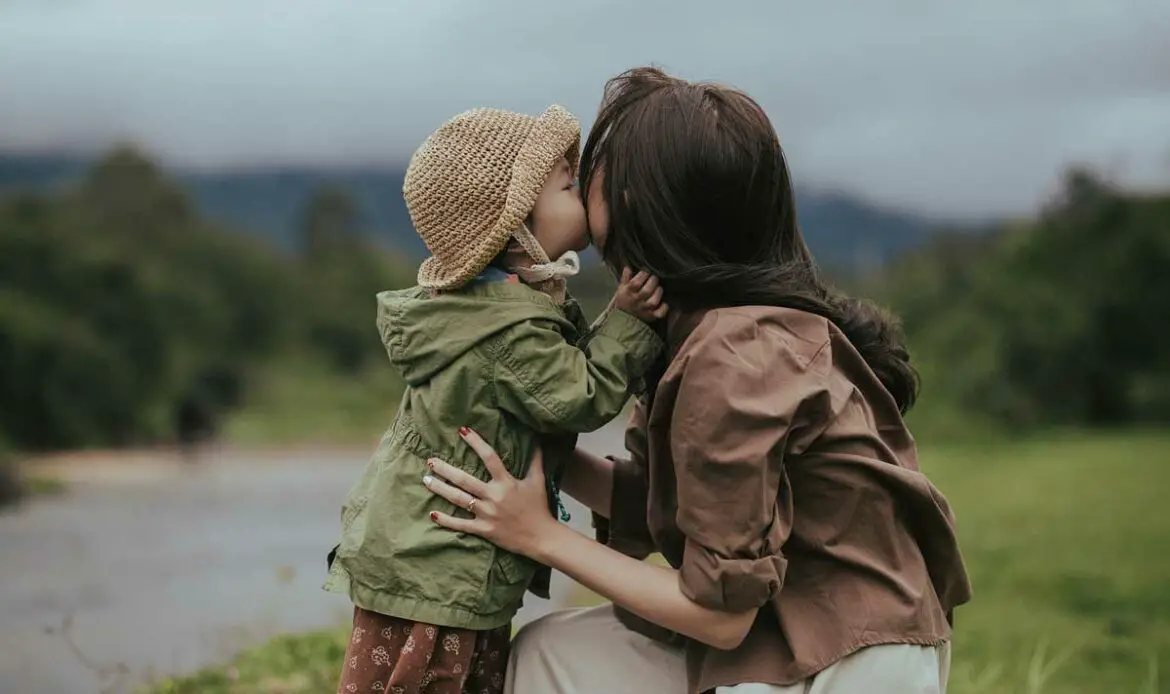 Comment ajouter le nom de famille de la mère à un enfant ?